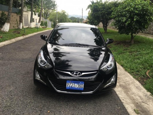Hyundai Elantra
2015 - 18 000 km