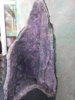 Vendo Barato gruta de Cuarzo Amatista pesa mas de 120 lb!
