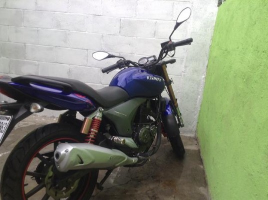 Vendo o cambio moto keeway Rkv 200 año 2014 $1400ng aceptó moto