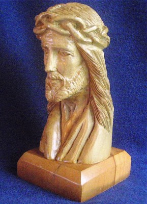 Vendo busto tallado a mano de olivo de Jesús con la corona de espinas elaborada en Tierra Santa, excelente condición